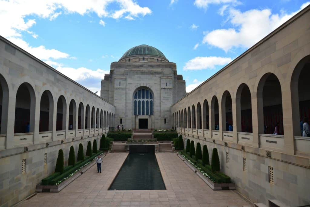 Walking tour in Canberra
