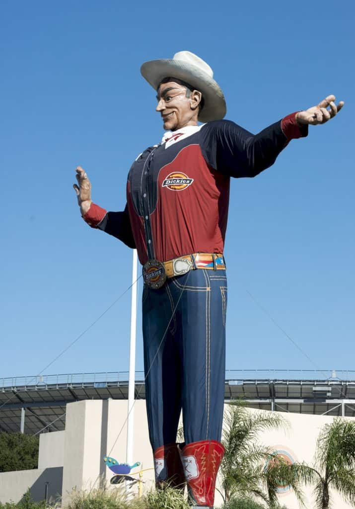 Walking tour in Dallas