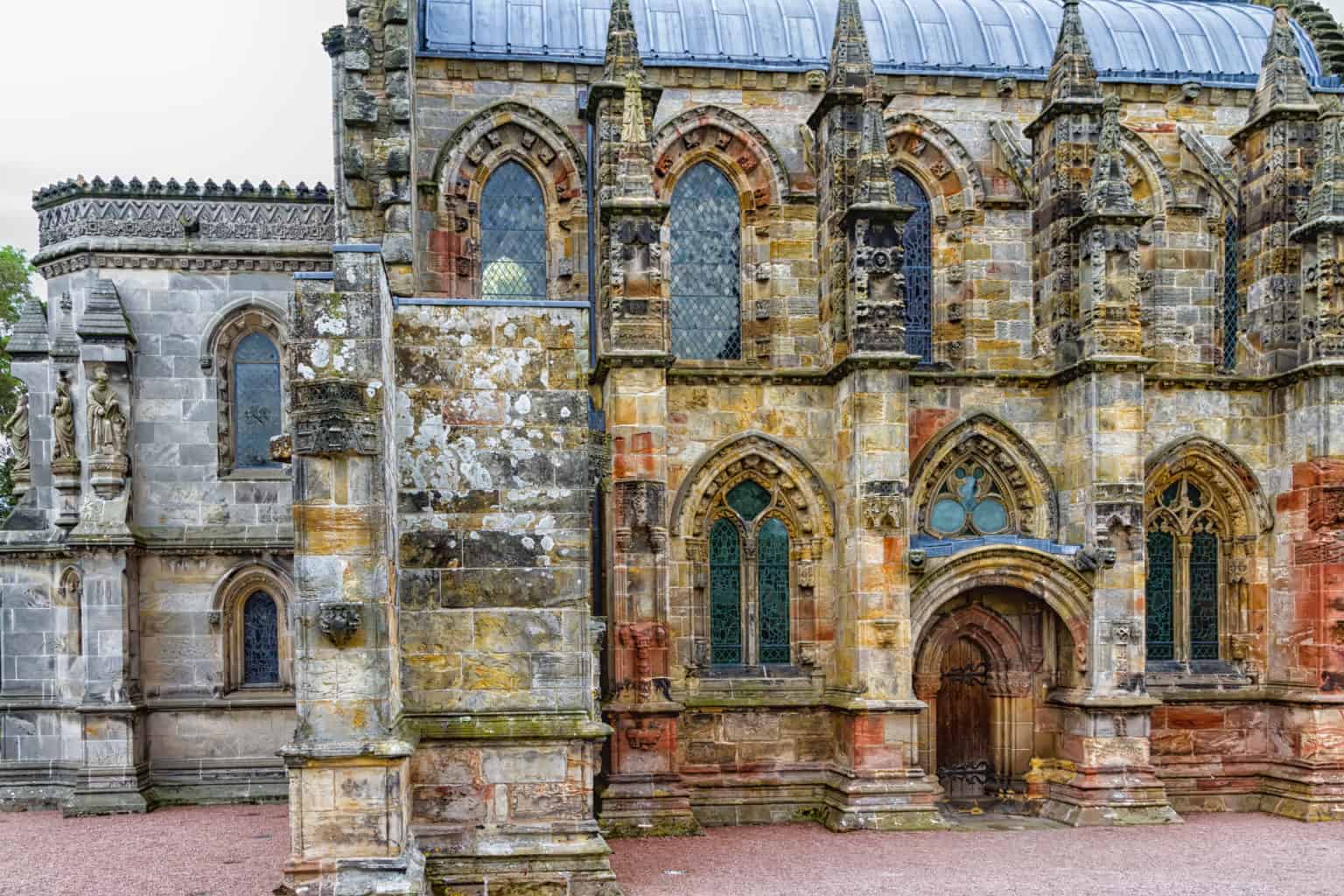 Walking tour in Roslin