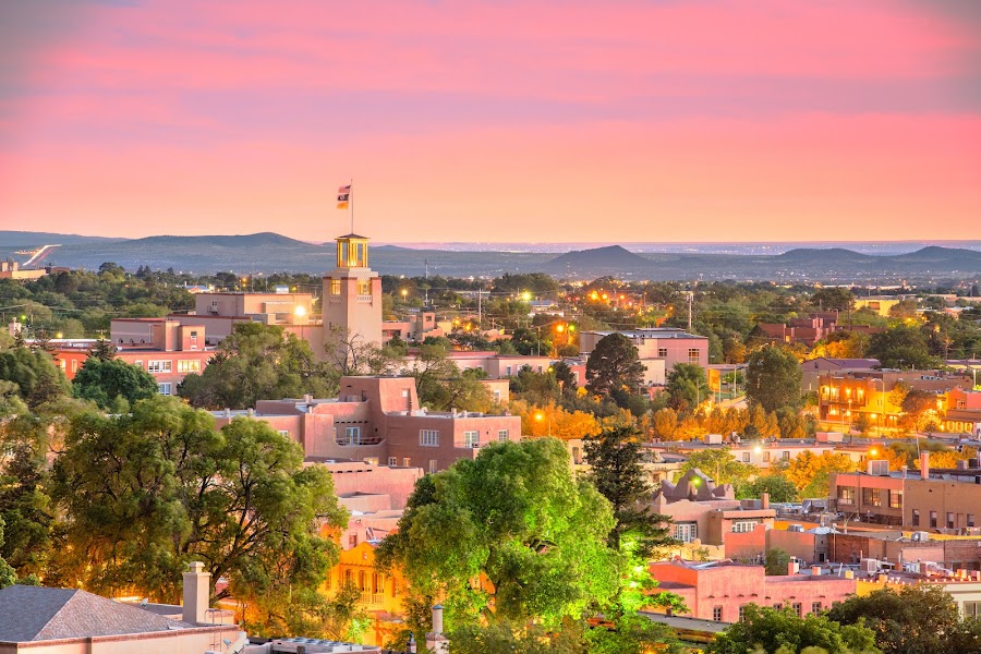 Walking Tour In Santa Fe For European Tourist