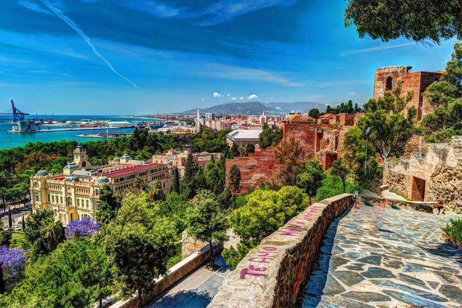 Walking Tour In Malaga For Seniors