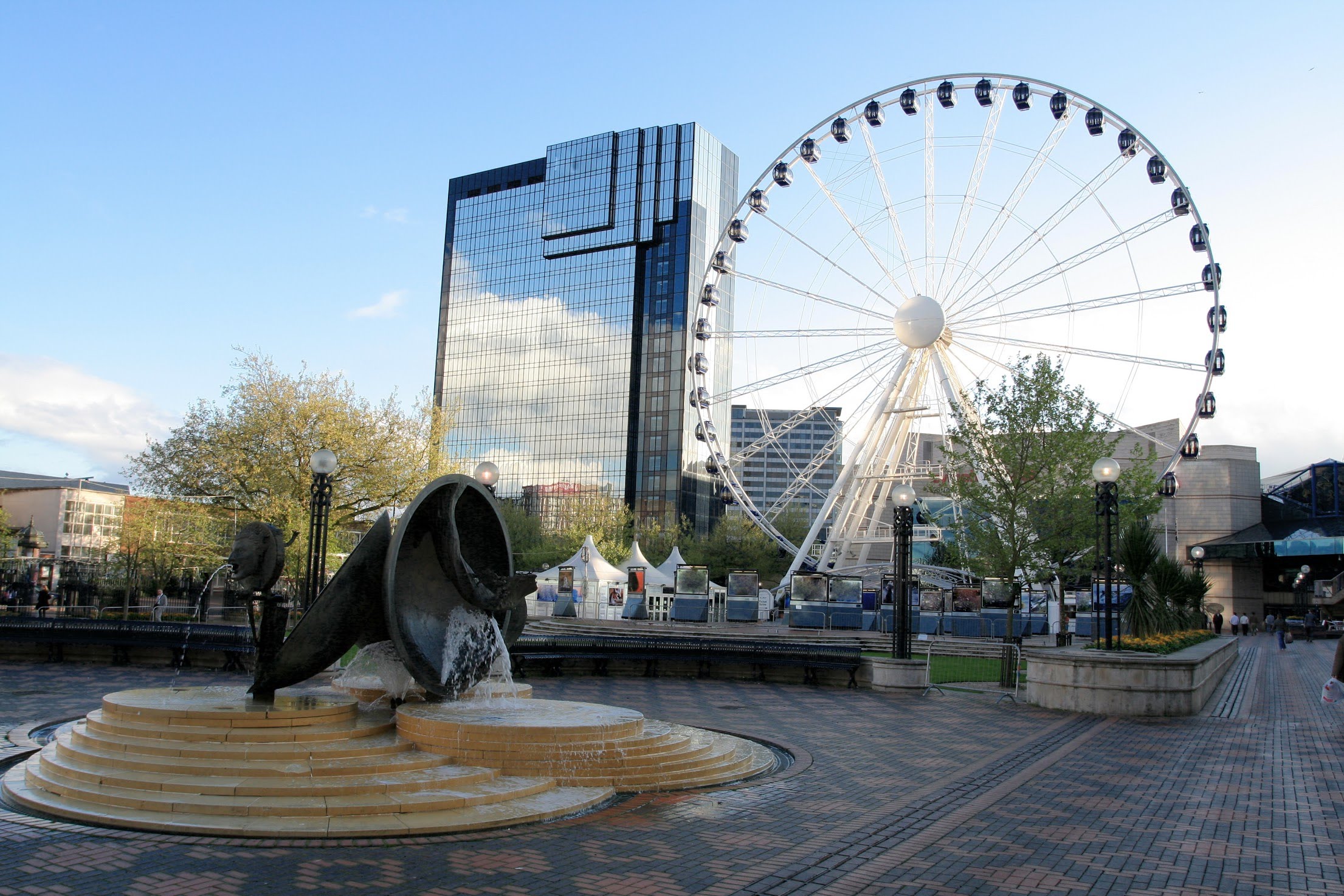 Family walking tour in Birmingham
