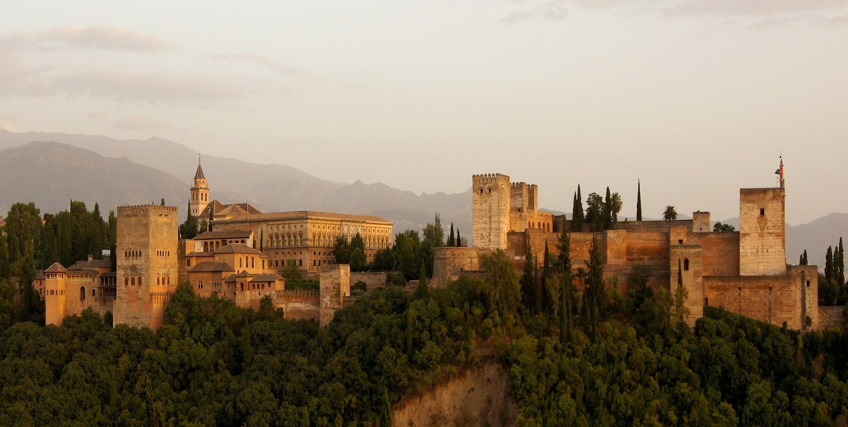 Family walking tour in Granada
