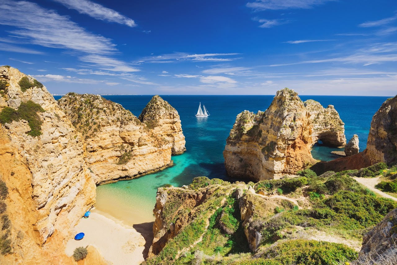 Family walking tour in The Algarve