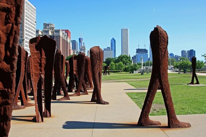 Family walking tour in Chicago