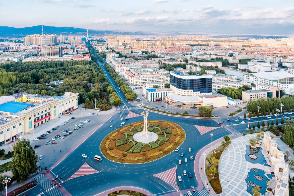 Family walking tour in Baotou