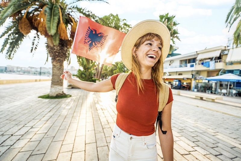 Private Saranda Walking Tour: Lekuresi Castle & Embankment