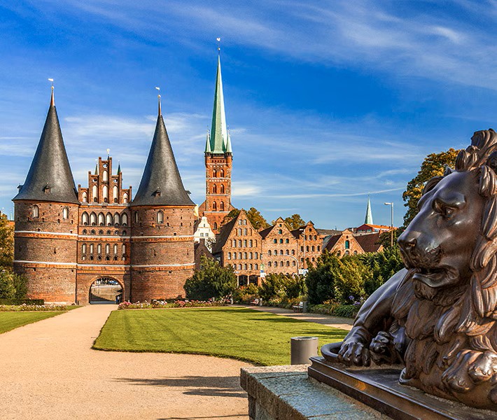 Private Kiel Walking Tour: Saint Nikolai Church & Maritime Museum